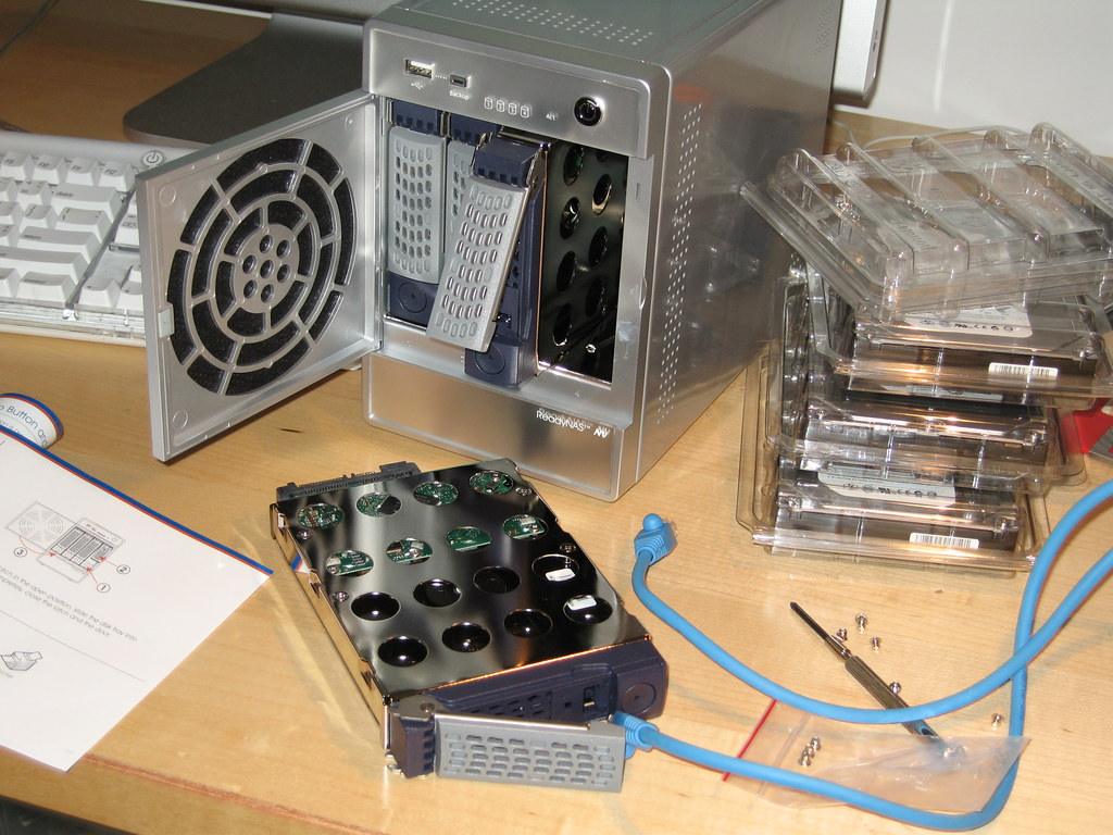 Home NAS hardware and drives for Docker storage services